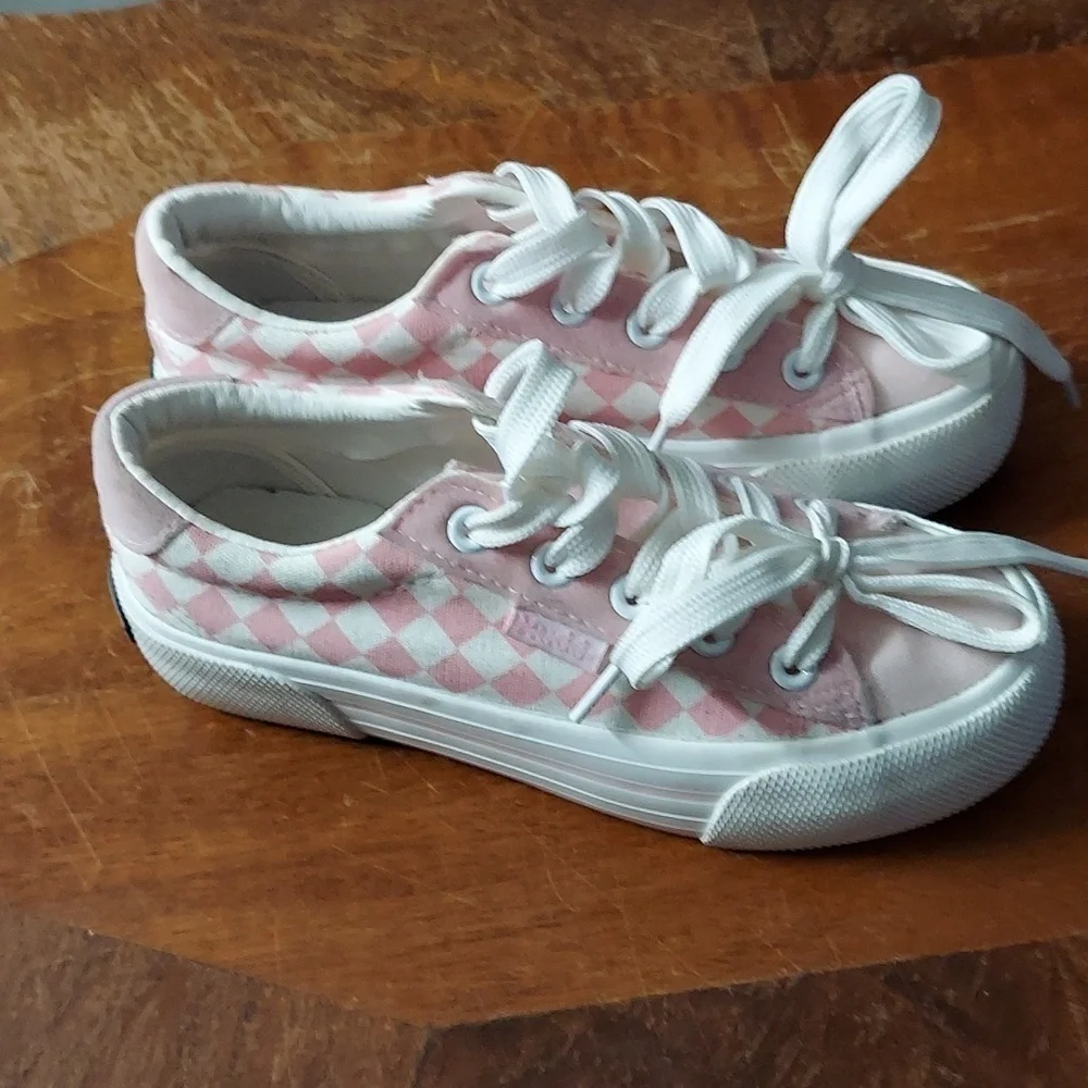 Mudd sneakers